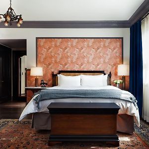 Deluxe  King Room Mobility accessible